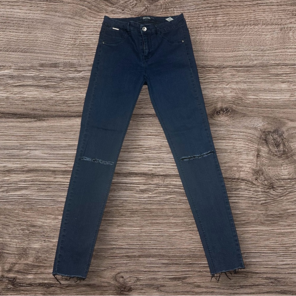 Pull&Bear High Rise Skinny Dark Wash Distressed Knees Raw Hem Winter Y2K